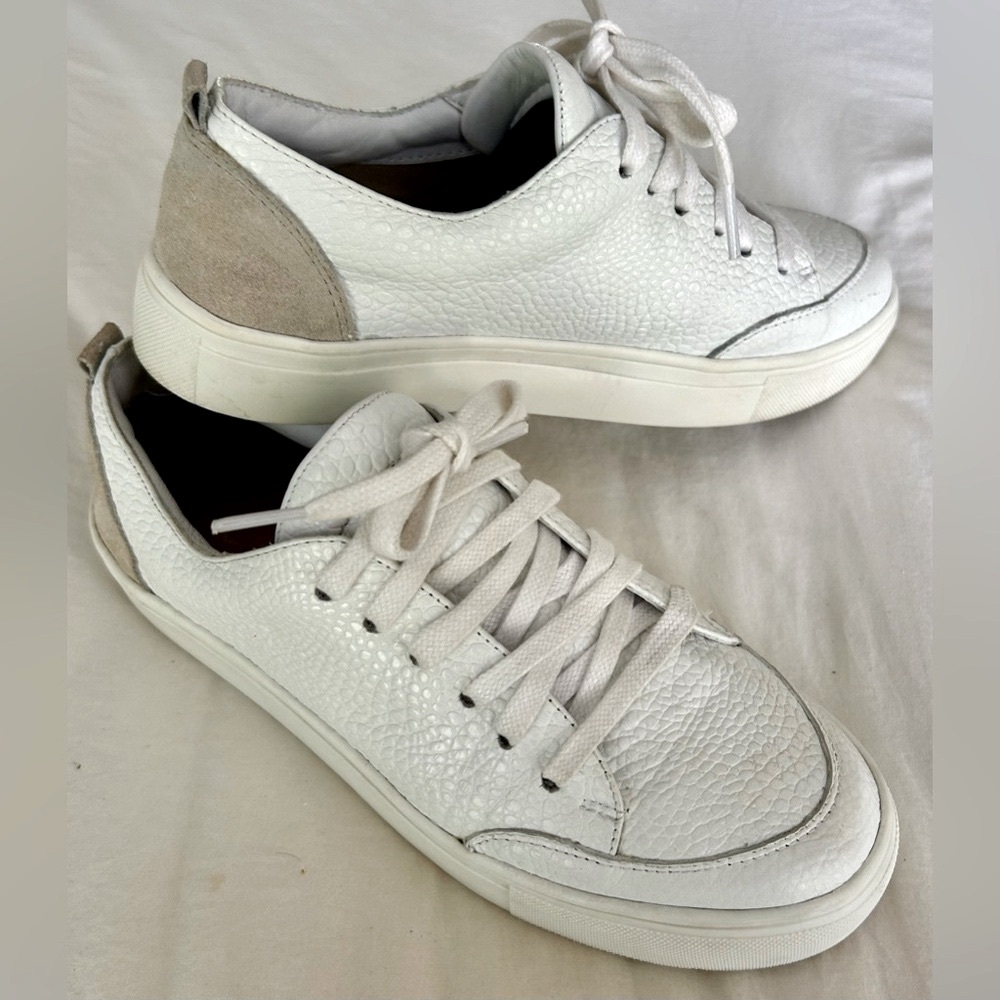 Kaanas Textured White Leather Sneakers